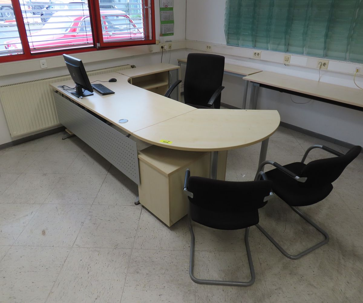 1 Schreibtisch-Winkelkombin...